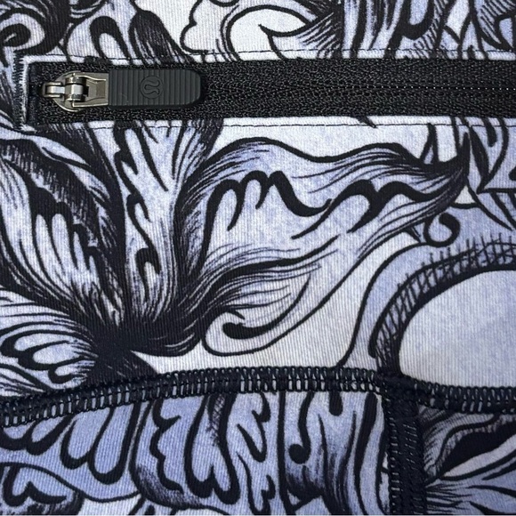 Lululemon Speed Up Tight 28" Size 8 In Hanakotoba Starlight Multi - Picture 5 of 10